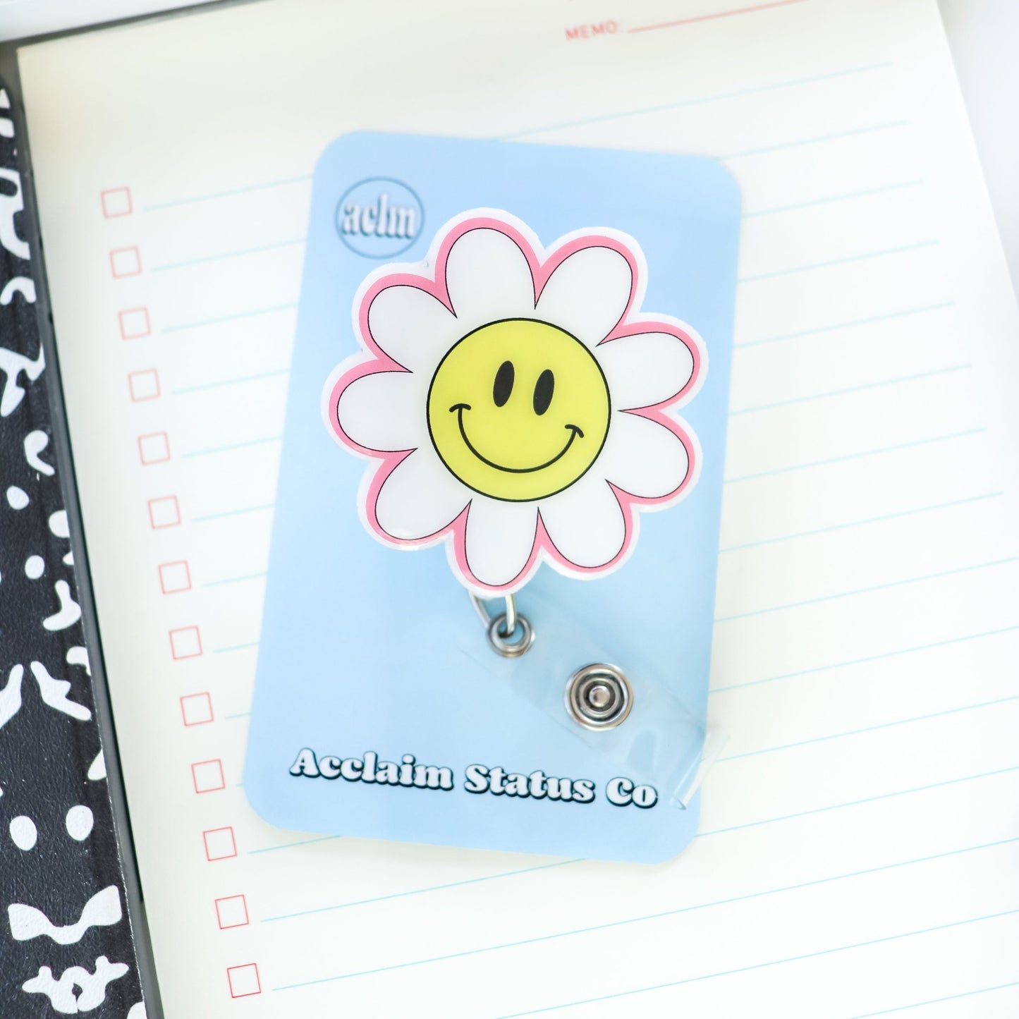 Happy Daisy Badge Reel - Acclaim Status CoAcclaim Status CoAlligator ClipPink